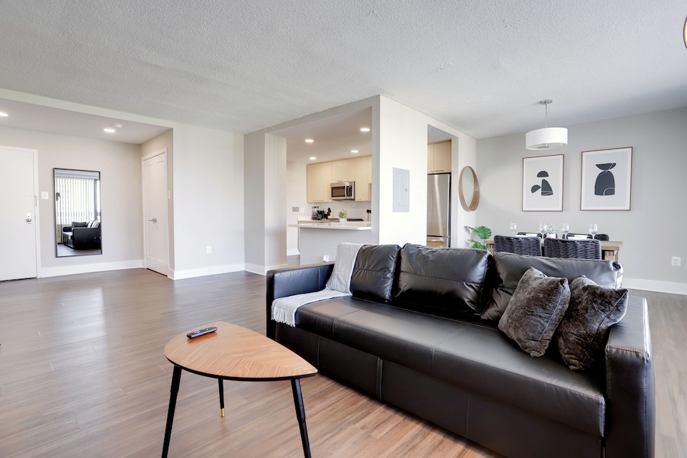 Crystal City Modern Apt w Gym