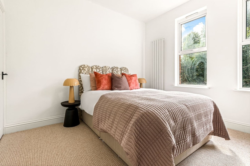 Wisteria Way - From 200 Per Night