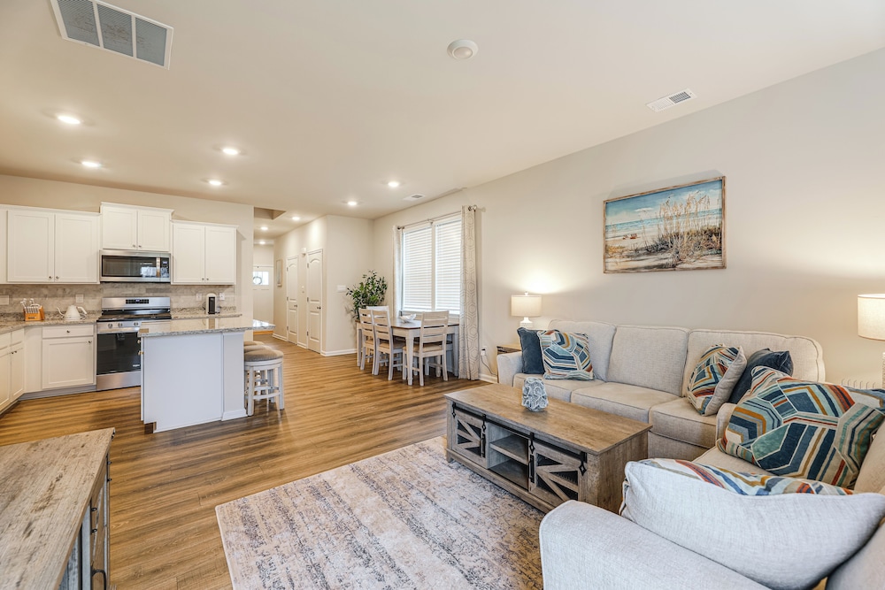 5 Mi to Bethany Beach: Townhome w/ Pool!