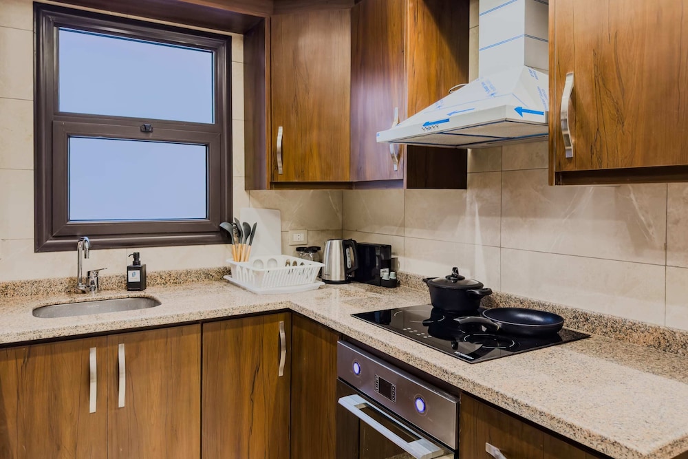 Ample & Artistic 2bdr Apt. 5 min to CAI Airport