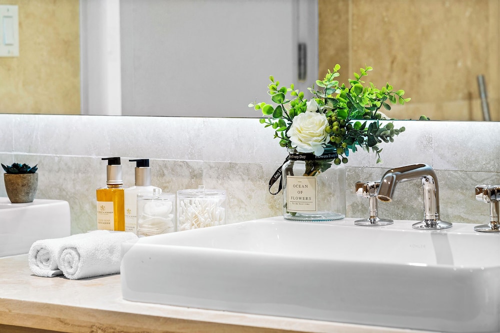 Luxury Vacation Rentals at 1 Hotel & Homes by LRMB