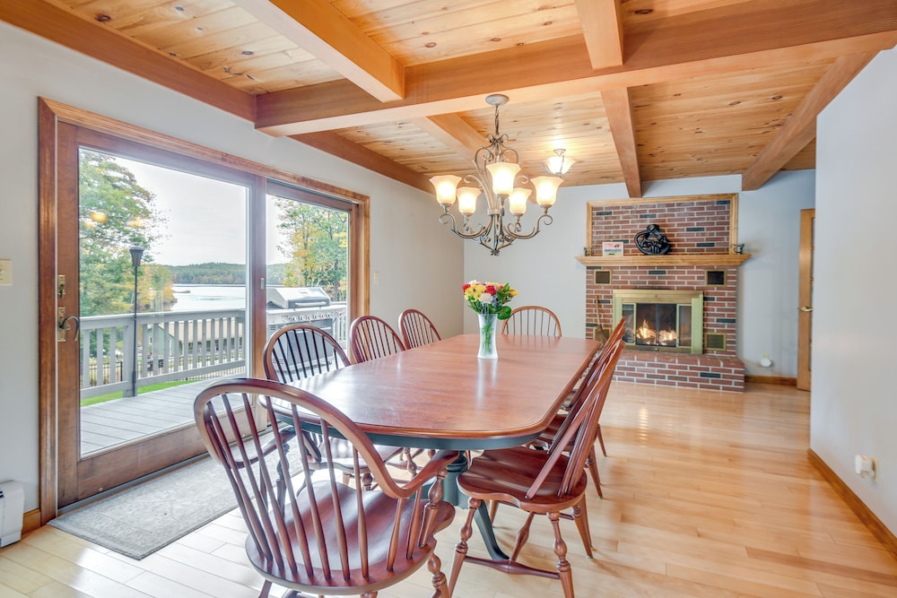 Milton Hidden Gem w/ Pool, Hot Tub & Fireplace!