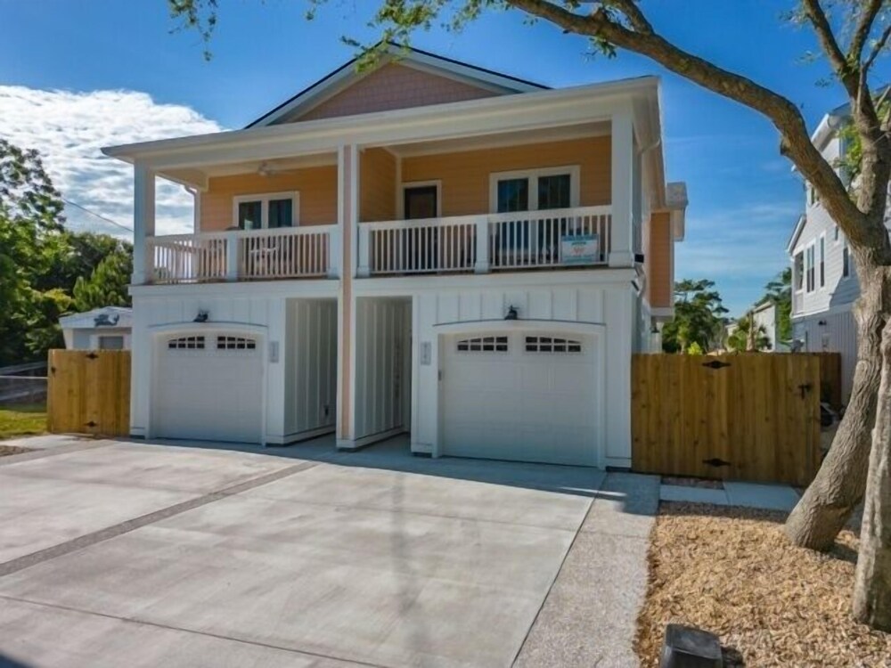 Coral Cottage 3 Bedroom Duplex by RedAwning