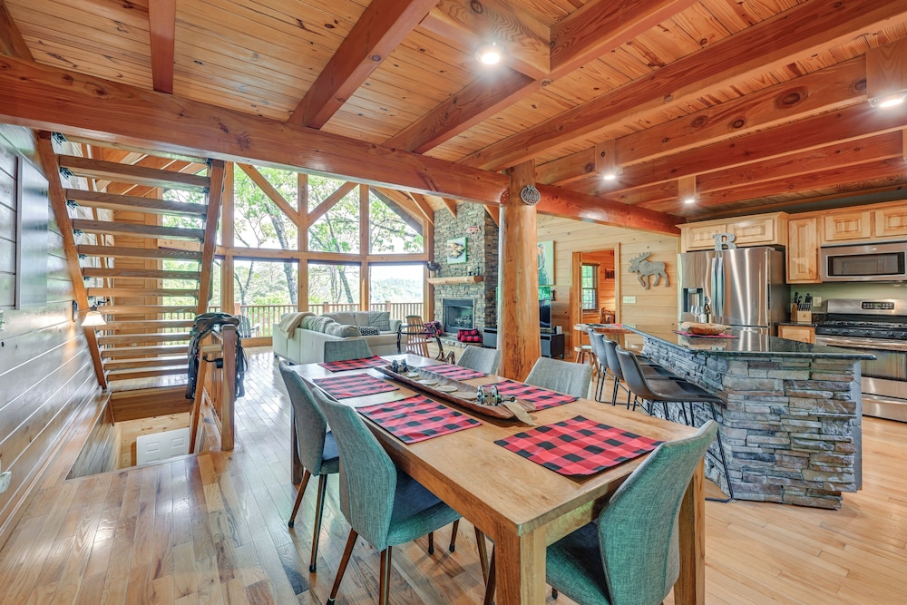 Game Room, Hot Tub & Decks: Scenic Franklin Cabin