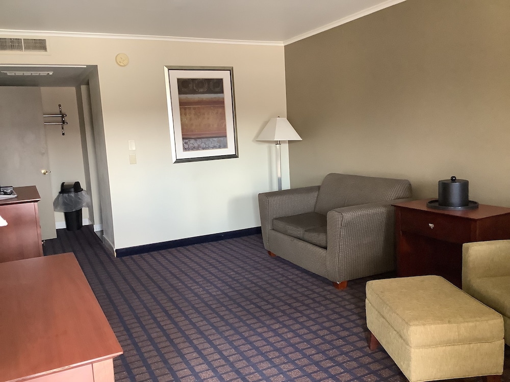 Dodge City Vacations - Silver Spur Vintage Inn  Suites - Property Image 7