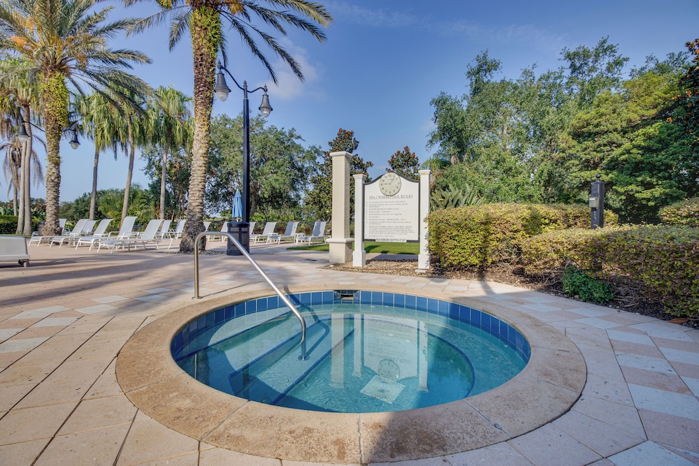 7 Mi to Disney World: Condo w/ 2 Balconies + Pools