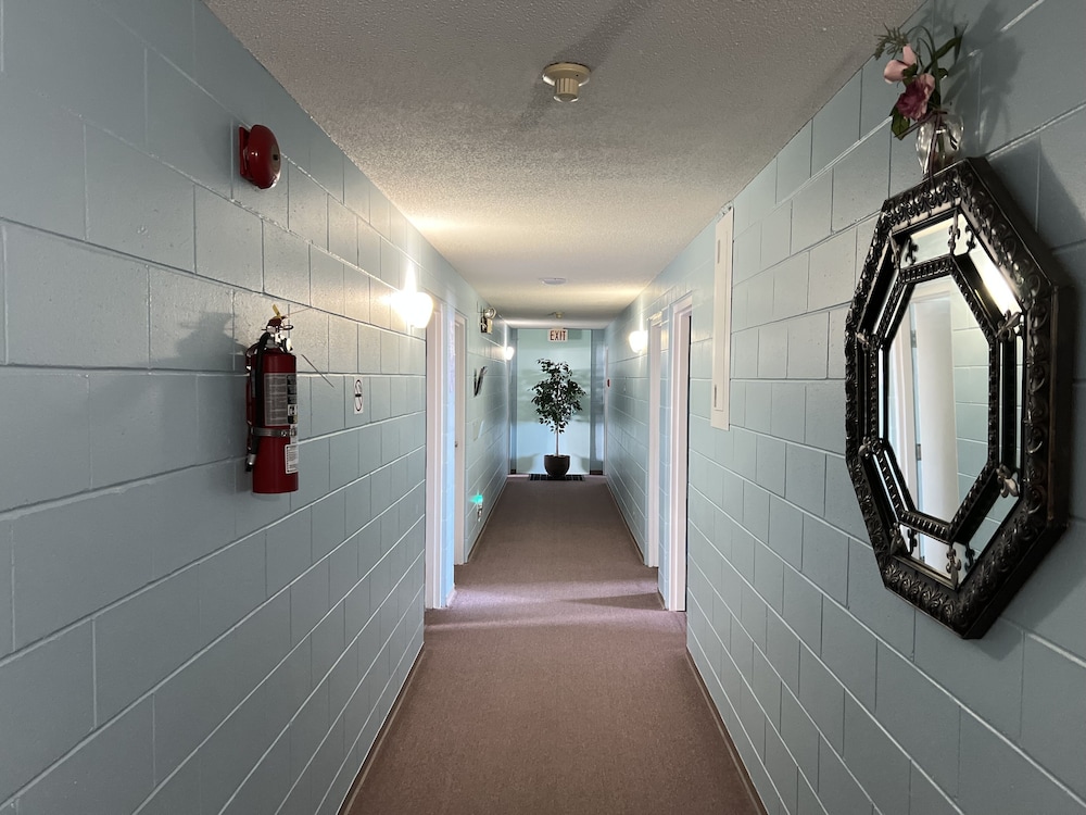 Earlton Motel