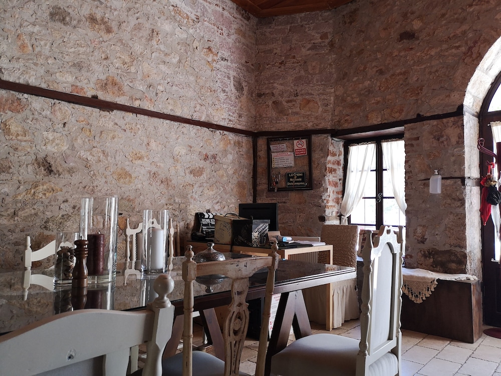 Ayvalik Sarigelin Pansiyon view 3