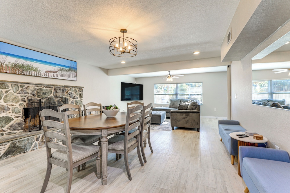 Saltwater Pool & Putting Green: Bradenton Oasis