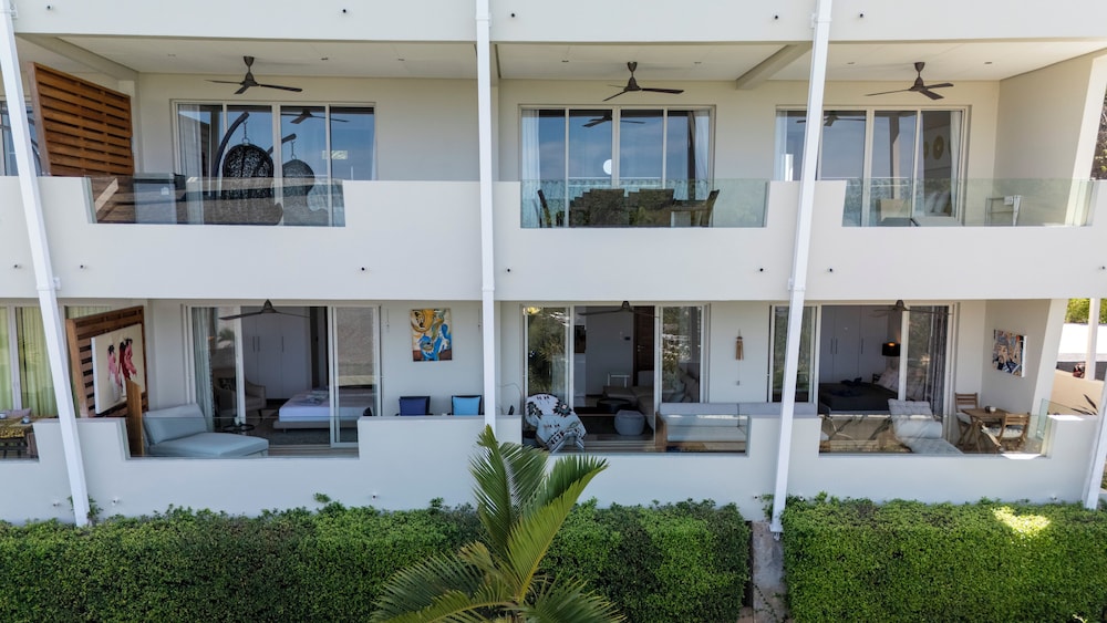 Hillside 2BR Seaview Pool Gym C258