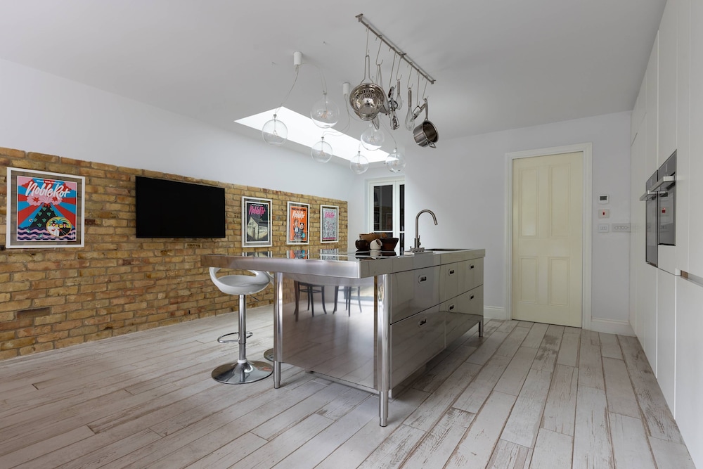 Radipole Road IV by Onefinestay