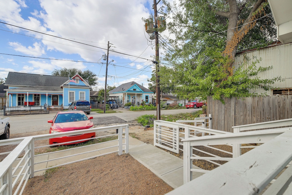 Light Rail Access & Skyline View! Modern HTX Home