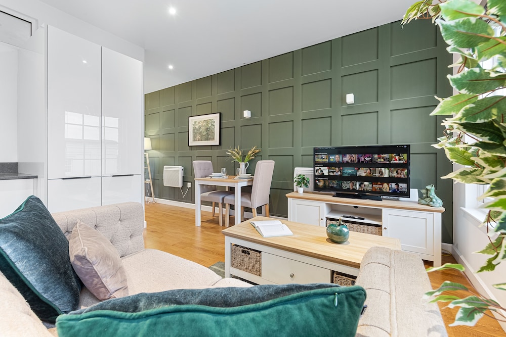 Stunning 1 Bed Apartment Near Heathrow London