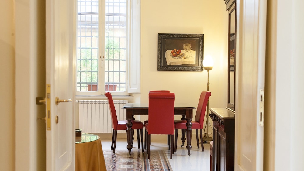 Rental In Rome Portico Ottavia Garden