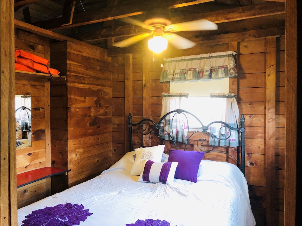 Scranton Vacations - Sweet Valley Cottages - Property Image 4