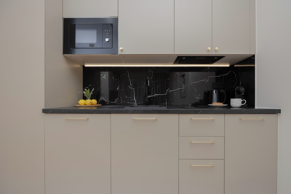 Elegant Studio for 4 by Renters view 3