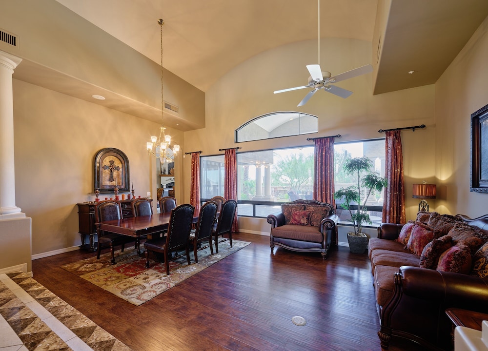 Valley View Villa - Private Pool - Hidden Bedroom