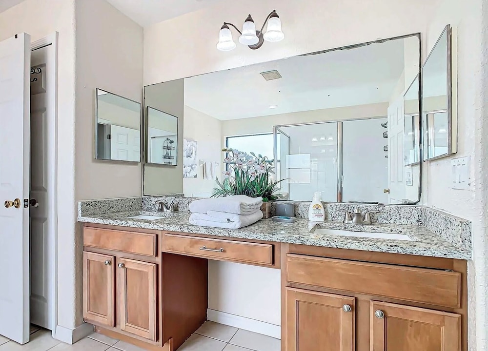 Coco Villa Stay for 10 w/ Resort-style Amenities