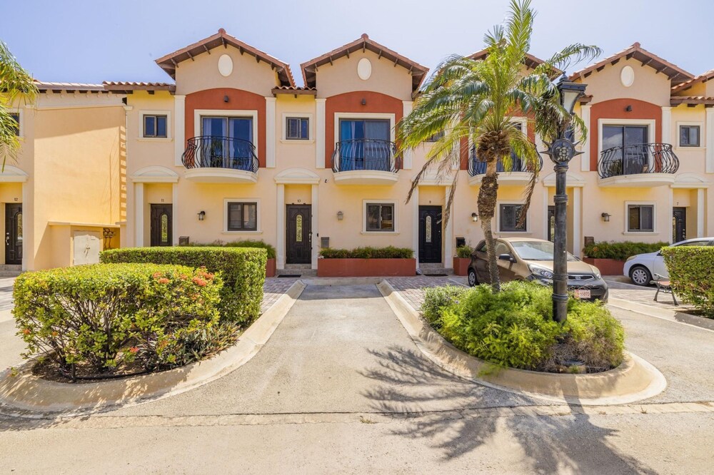 2br3ba Townhome Gold Coast Pool Tennis Gym