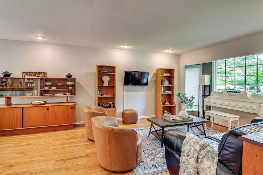 1 Mi to Campus: Princeton Home w/ Furnished Deck