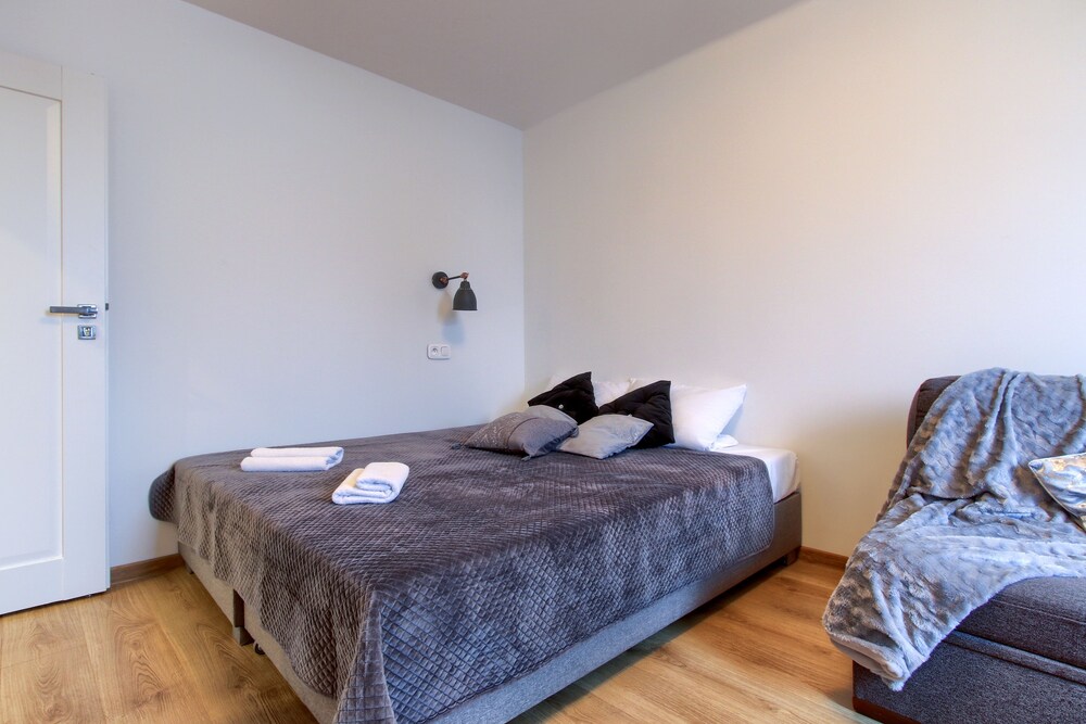UNIT Short Rent Apartment by Warsaw Metro Station