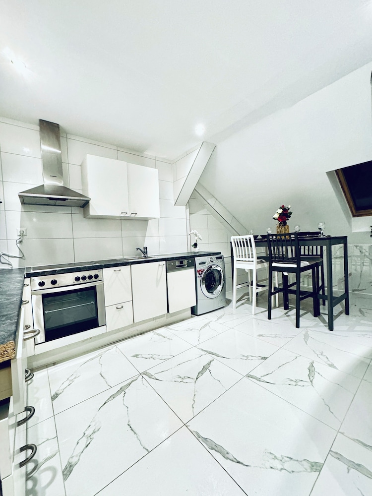 Comfortable Budget Room near Liesing