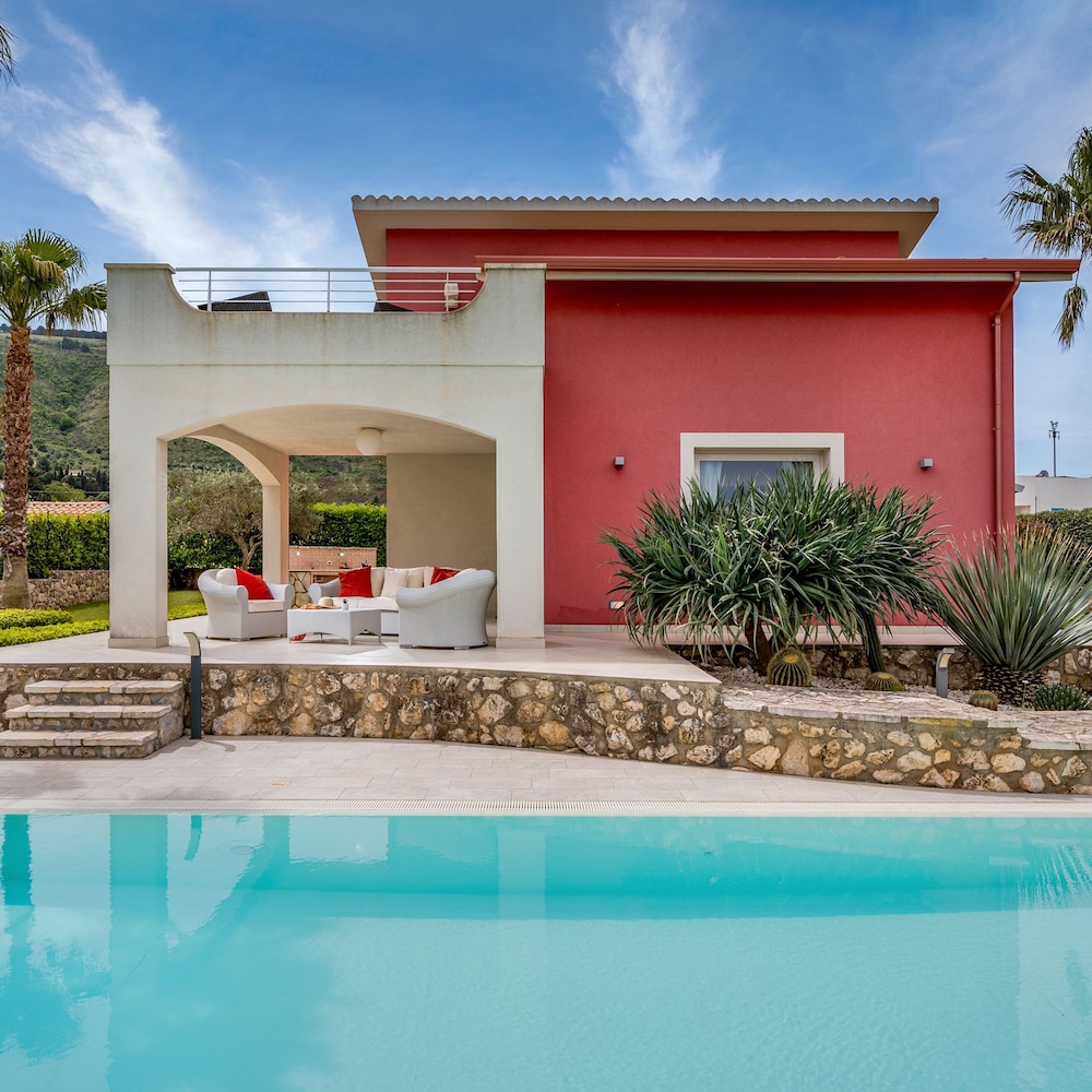 Villa Jacqueline con Piscina Privata 8 Posti Letto