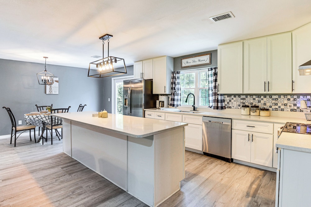 Hike, Fish & Explore: Retreat in Silver Springs!