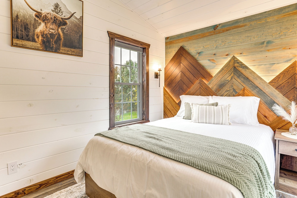 Hot Tub, Fire Pit, Bbq, On-site Pond: Kenton Cabin