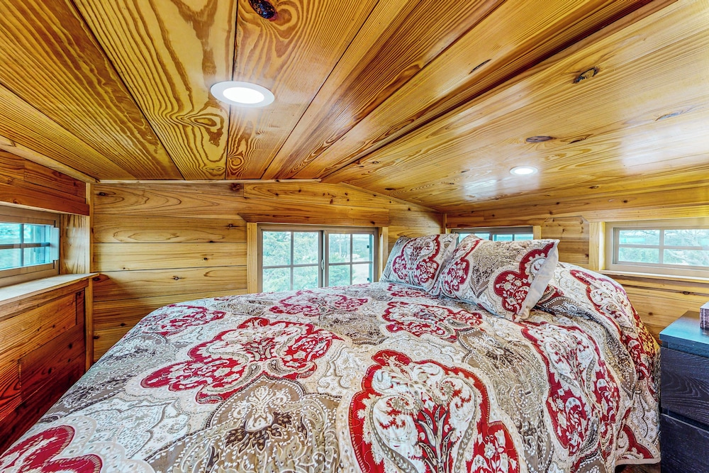 Charming Studio Cabin on the Ranch