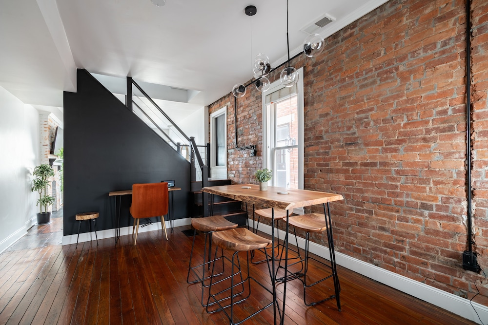 The Urbn Jungle - Image 1