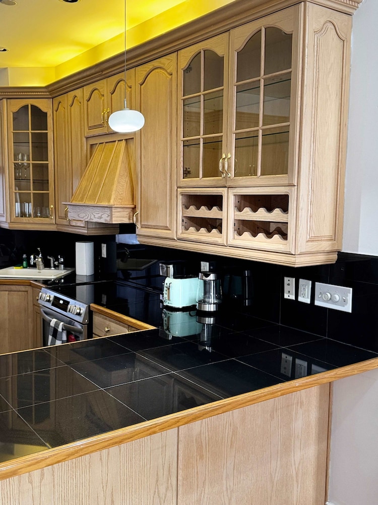 Spacious Brand new Fully Furnished 2-bedroom in Prime Murray Hill Move-in Ready