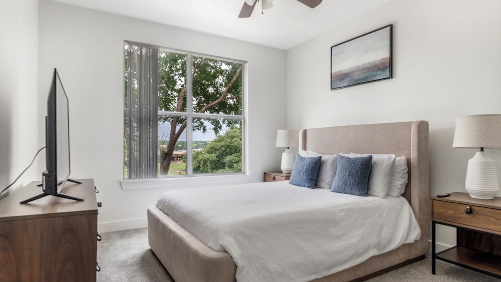 Landing Apartments - North Dallas