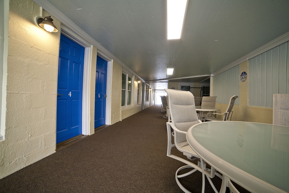 Georgianne Inn & Suites