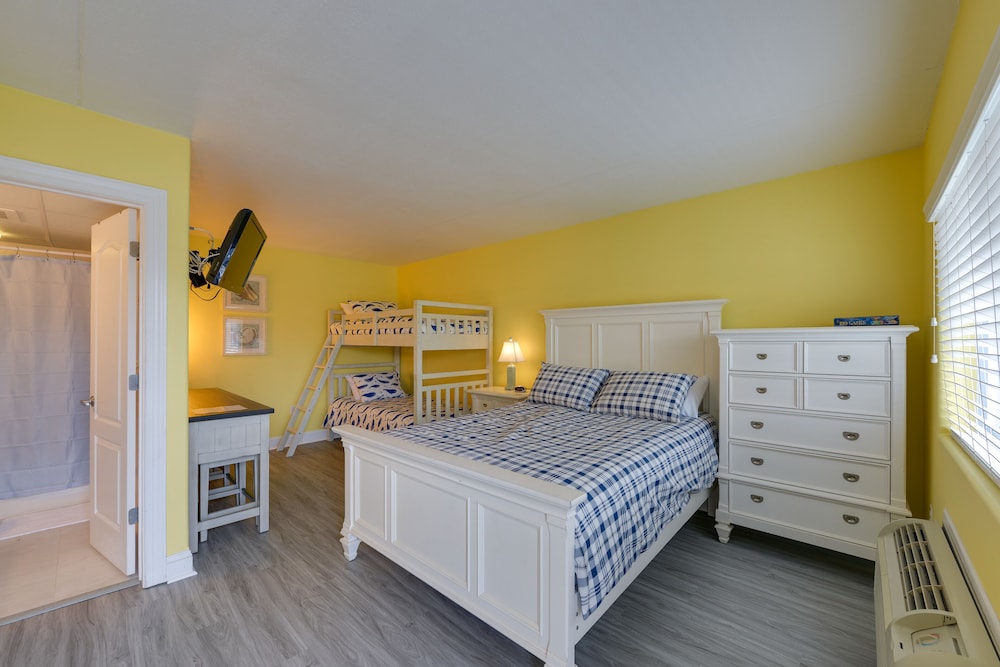 Ocean City Condo w/ Pool: Walk to Boardwalk! view 5