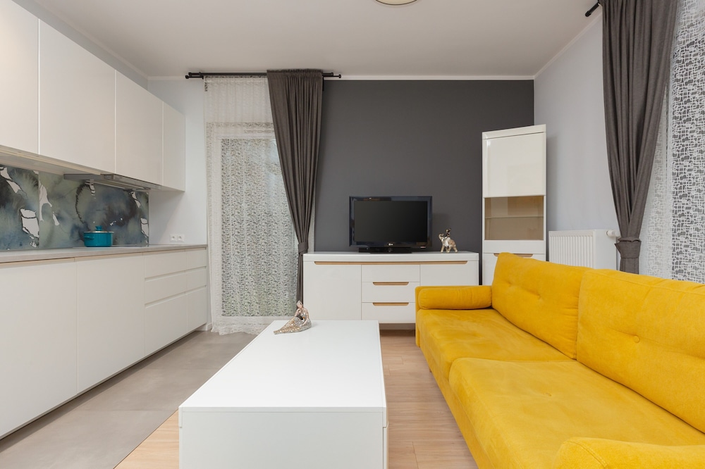 Active City Apartments Warsaw by Renters view 4