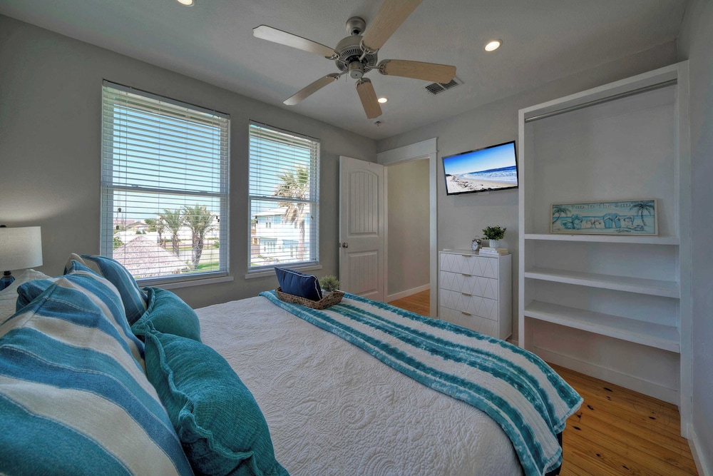 Pool Access, Private Patio Living, Near the Beach Seahorse Cove by Avantstay