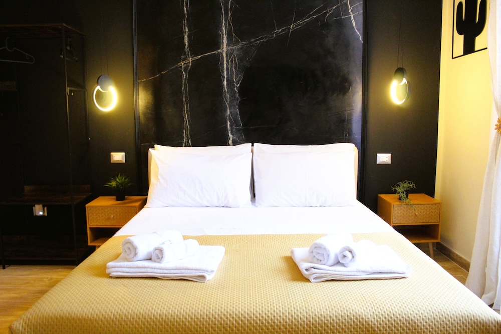 Blackwoody Contemporary Rooms - Toledo