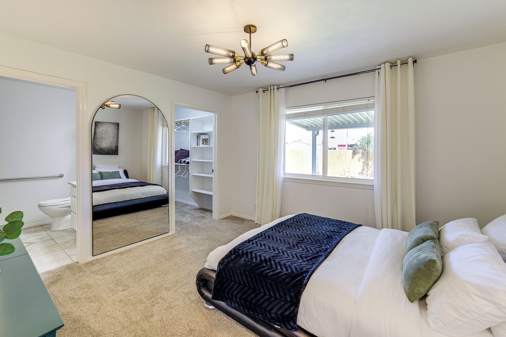 7 Mi to Dtwn: Charming Retreat w/ Yard in Boise
