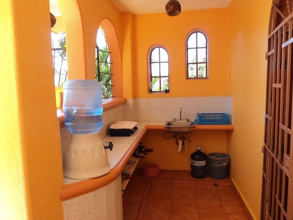 casa adriana zihuatanejo