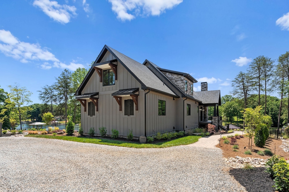 Gray Fox Lodge by Avantstay Waterslide Pool Theater Sleeps 23
