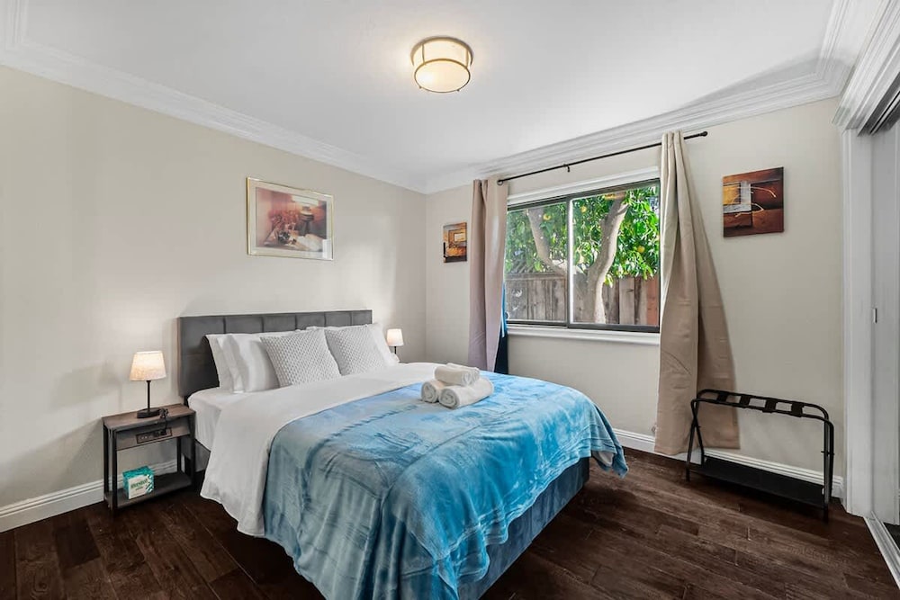 Stunning House wt 6Br 5bth SJ