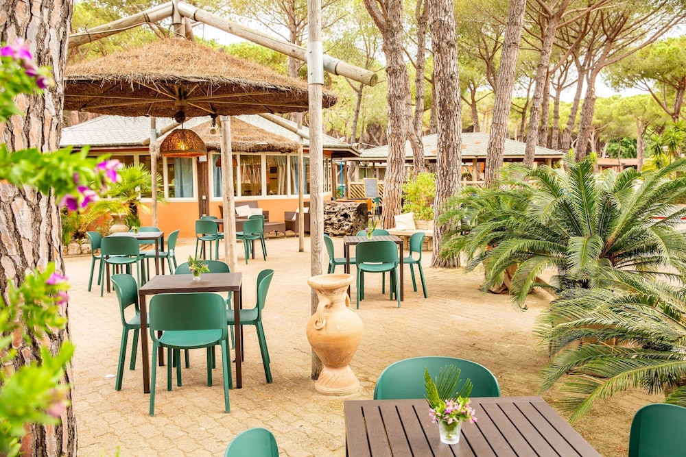 Residence with swimming pool in Albinia just 150 mt from the beach