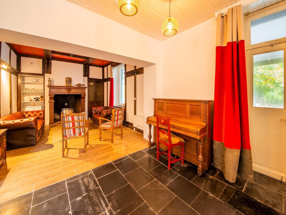 Charming Chalet in Falaen by River & Chateau