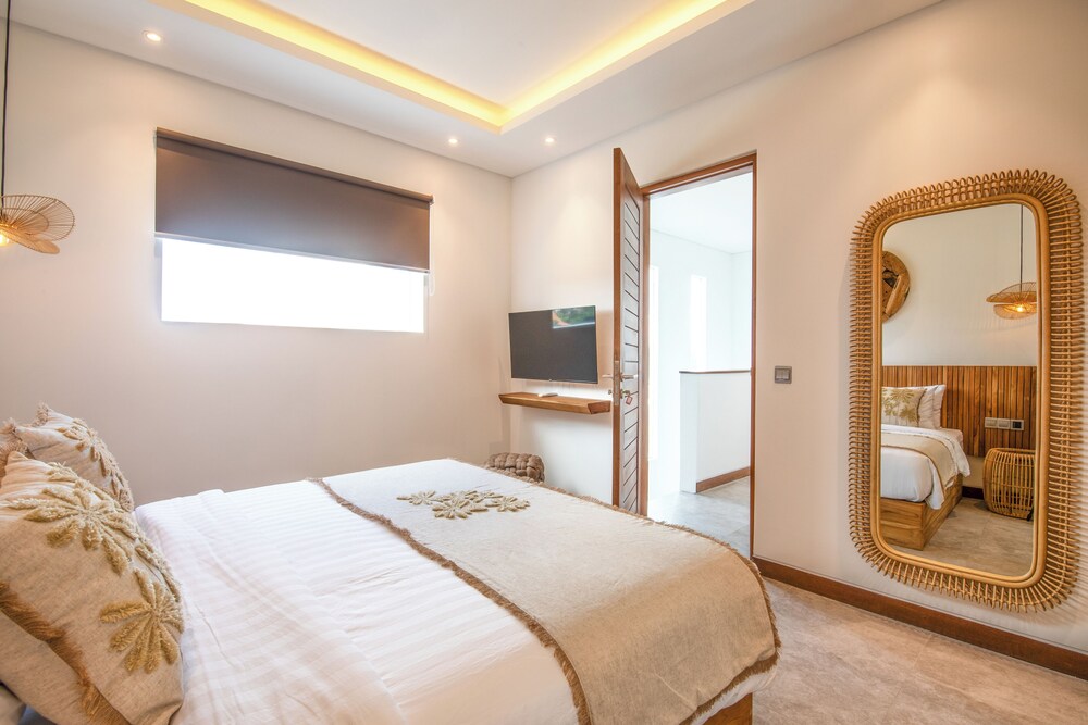 Coastal Comfort: Cozy 4BR Villa, 5 Min Walk to Finns Beach