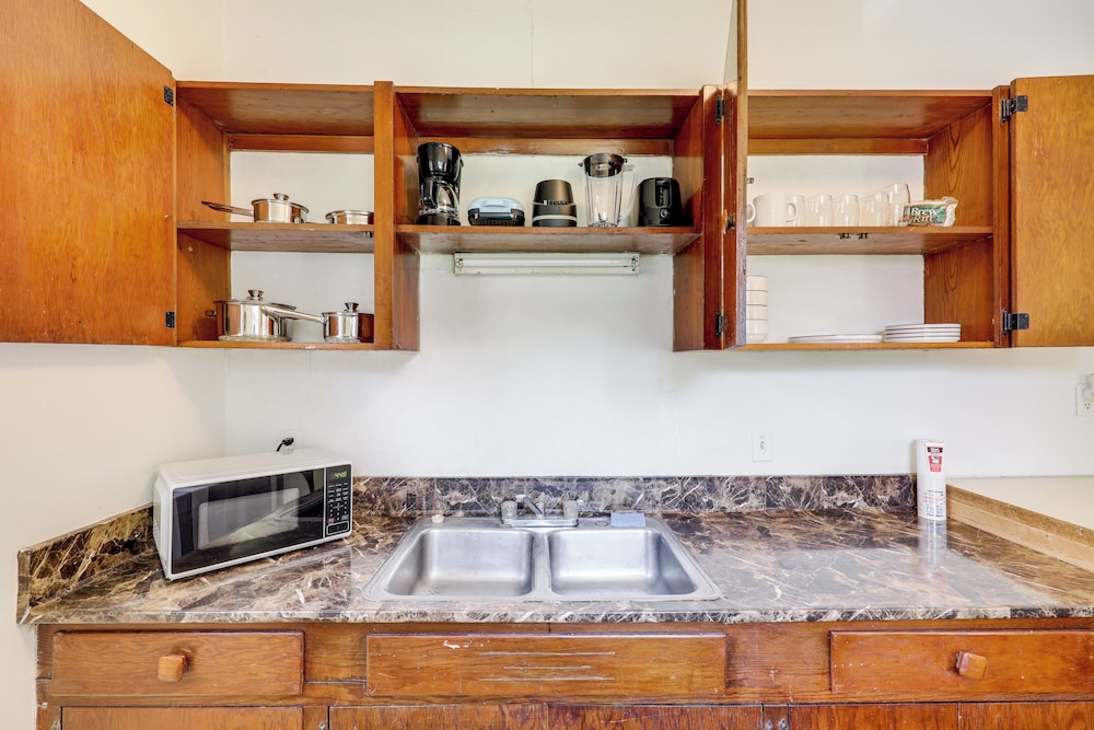 Walk to Food & Art: Condo in Historic Riverside