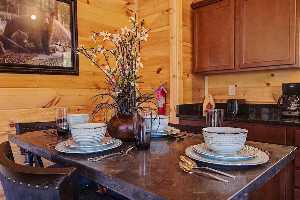 Mountain Romance - 1 Bedrooms, 1 Baths, Sleeps 4 Home by RedAwning