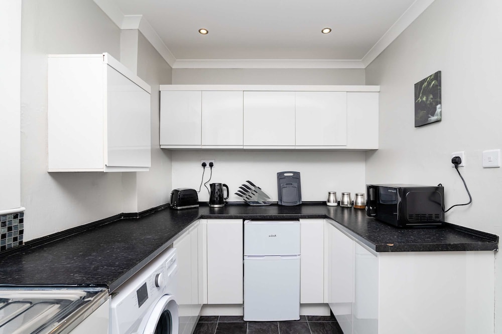 Spacious 3 BED House With Parking, photo 21