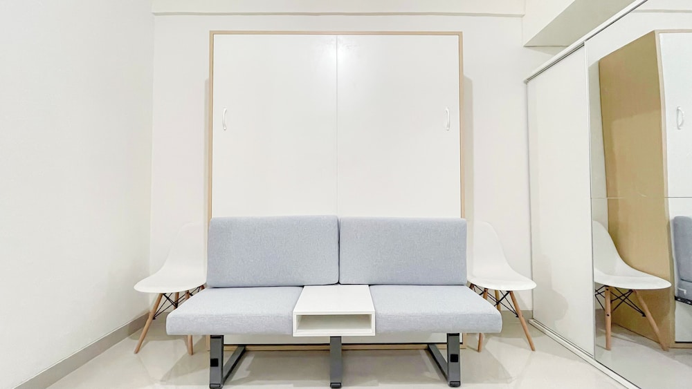 White Studio Room (No Kitchen) At Bandaraya - Tallasa City Makassar Apartment