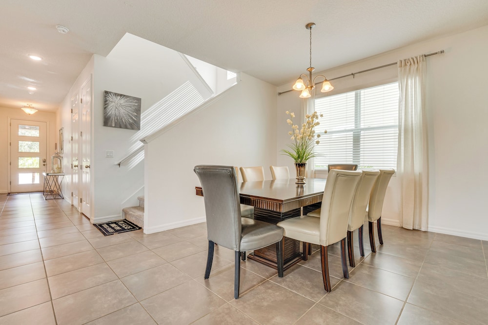 Home Near Theme Parks in Kissimmee: Family Perks!